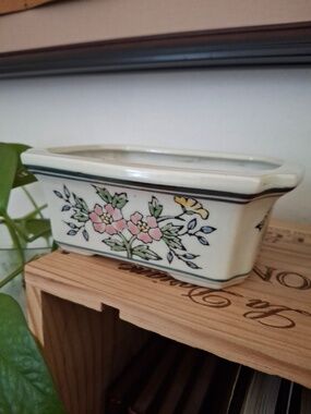 Panda Garden Vintage Floral Ceramic Planter